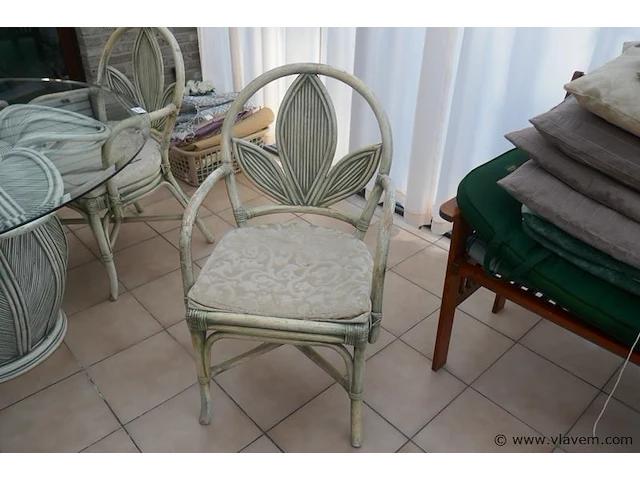 Tafel met stoelen - afbeelding 1 van  3