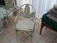 Tafel met stoelen - afbeelding 1 van  3