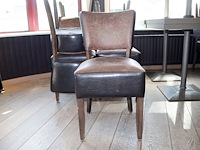 Tafel met stoelen - afbeelding 2 van  7