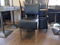 Tafel met stoelen - afbeelding 2 van  7