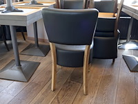 Tafel met stoelen - afbeelding 4 van  7
