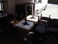 Tafel met stoelen - afbeelding 6 van  7