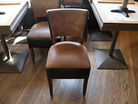 Tafel met stoelen - afbeelding 3 van  7