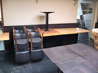 Tafel met stoelen - afbeelding 1 van  9