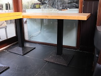 Tafel met stoelen - afbeelding 2 van  11