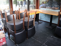 Tafel met stoelen - afbeelding 1 van  11