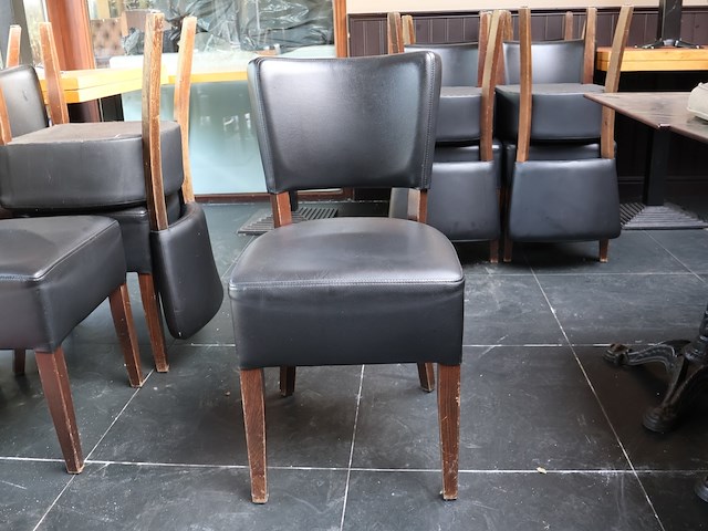 Tafel met stoelen - afbeelding 6 van  11
