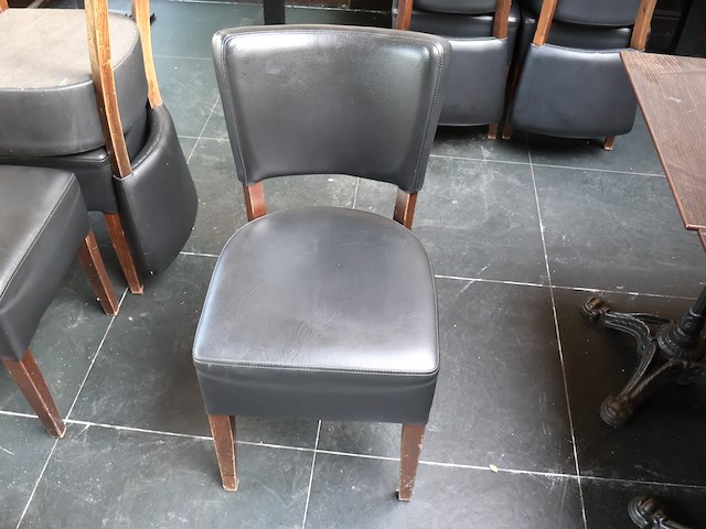 Tafel met stoelen - afbeelding 7 van  11