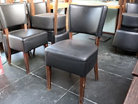 Tafel met stoelen - afbeelding 8 van  11