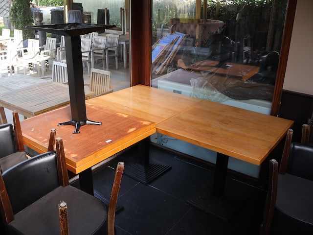 Tafel met stoelen - afbeelding 11 van  11