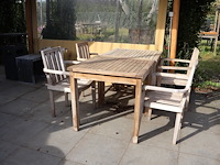 Tafel met stoelen - afbeelding 1 van  5