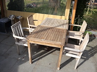 Tafel met stoelen - afbeelding 2 van  5
