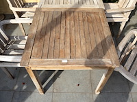 Tafel met stoelen - afbeelding 4 van  5