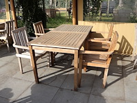 Tafel met stoelen - afbeelding 1 van  7