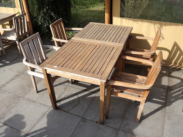 Tafel met stoelen - afbeelding 2 van  7