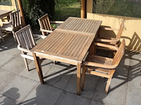 Tafel met stoelen - afbeelding 2 van  7