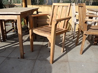 Tafel met stoelen - afbeelding 4 van  7