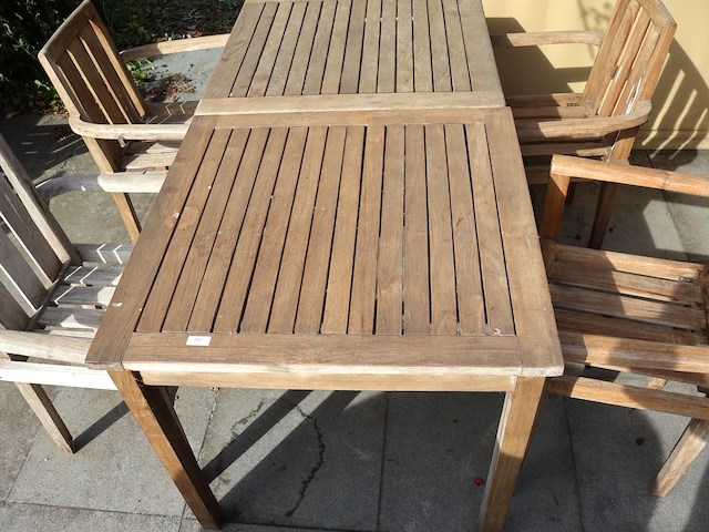 Tafel met stoelen - afbeelding 6 van  7