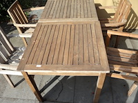 Tafel met stoelen - afbeelding 6 van  7