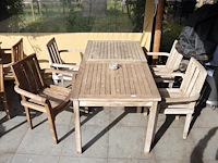 Tafel met stoelen - afbeelding 2 van  7