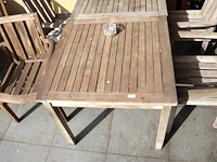 Tafel met stoelen - afbeelding 6 van  7