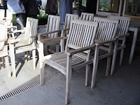 Tafel met stoelen - afbeelding 2 van  9