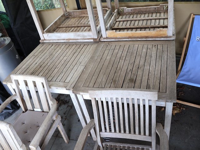 Tafel met stoelen - afbeelding 5 van  9