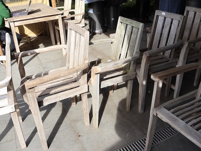 Tafel met stoelen - afbeelding 6 van  9