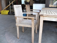 Tafel met stoelen - afbeelding 3 van  5