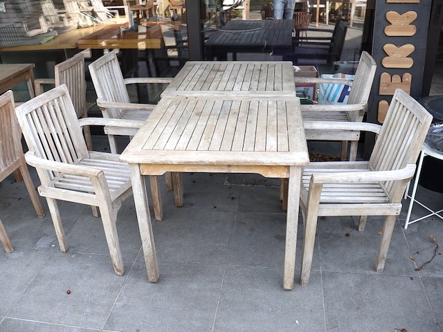 Tafel met stoelen - afbeelding 1 van  6