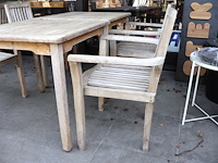 Tafel met stoelen - afbeelding 3 van  6