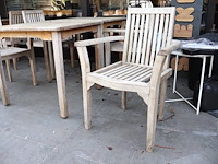 Tafel met stoelen - afbeelding 4 van  6