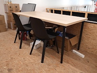 Tafel met twee stoelen - afbeelding 1 van  5
