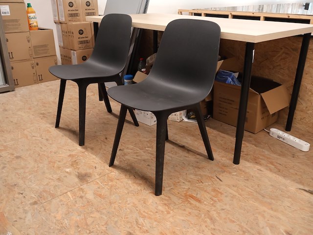 Tafel met twee stoelen - afbeelding 3 van  5
