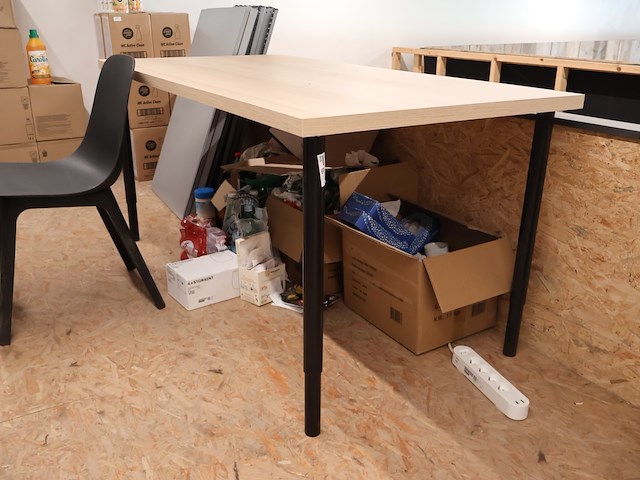 Tafel met twee stoelen - afbeelding 5 van  5