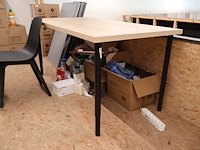 Tafel met twee stoelen - afbeelding 5 van  5