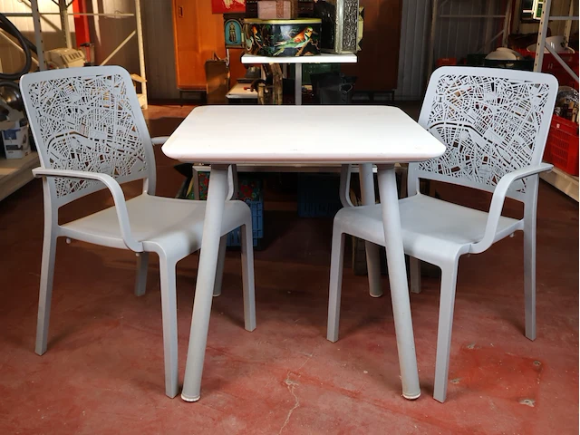 Tafel met twee stoelen - afbeelding 2 van  11