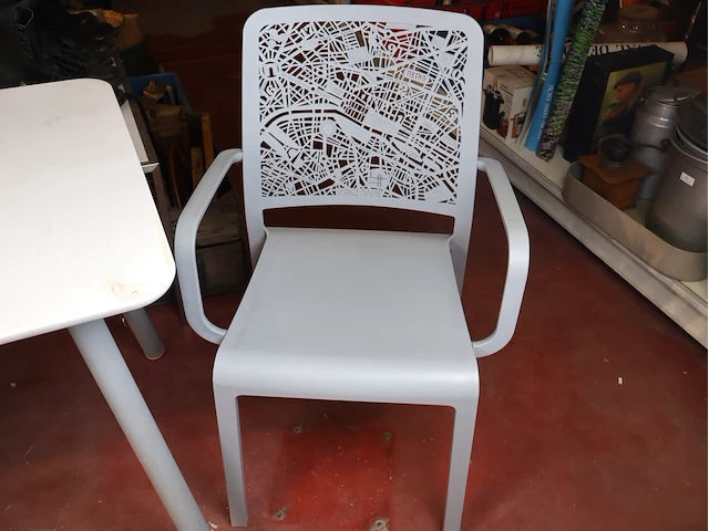 Tafel met twee stoelen - afbeelding 3 van  11
