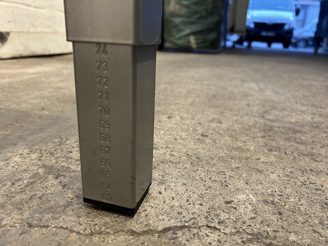 Tafel met uitschuifbare poten - afbeelding 3 van  4