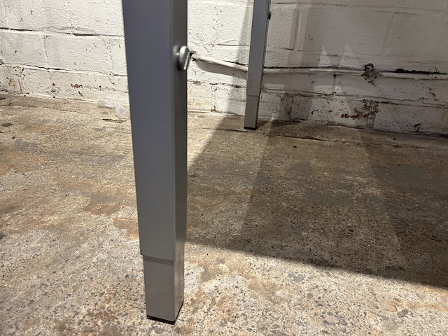 Tafel met uitschuifbare poten - afbeelding 4 van  4