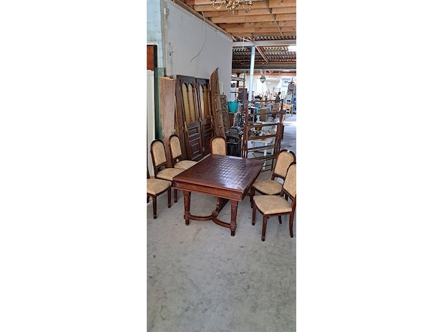 Tafel met uittrekbaar blad en zes stoelen - afbeelding 1 van  4