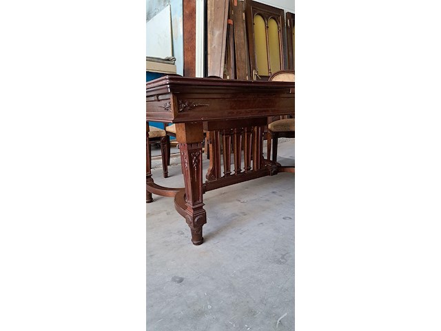 Tafel met uittrekbaar blad en zes stoelen - afbeelding 3 van  4