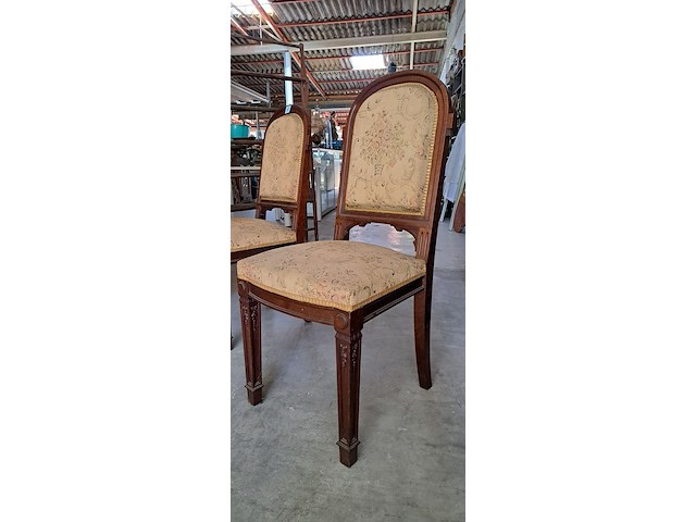 Tafel met uittrekbaar blad en zes stoelen - afbeelding 4 van  4