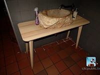Tafel met wastafel