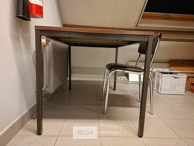 Tafel + stoel - afbeelding 2 van  4