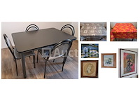 Tafel (uitneembaar) met 2 tafelkleden, 4 stoelen, 8 lijsten