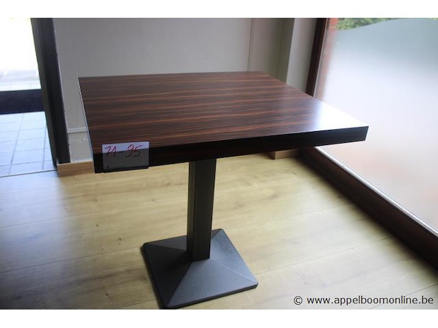 Tafel, vierkant blad, pedestale voet - afbeelding 1 van  1