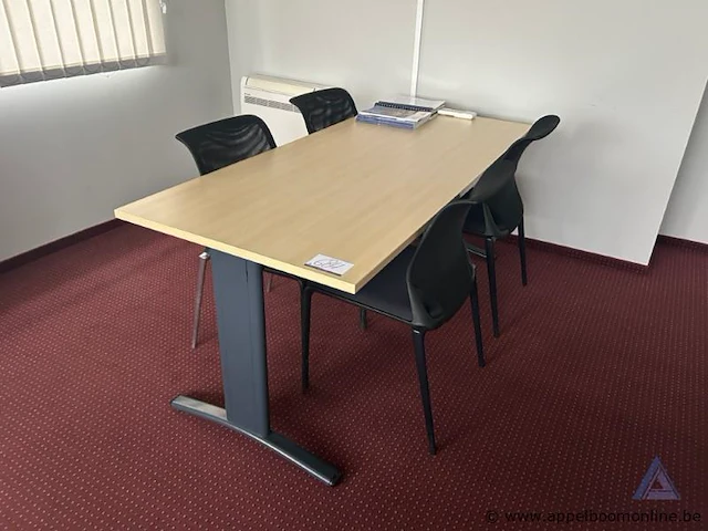 Tafel vv 4 stoelen - afbeelding 1 van  1