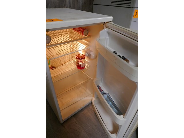 Tafelfrigo & onderhoudsmateriaal & inhoud keukenkasten - afbeelding 2 van  15