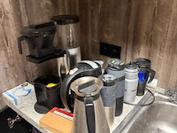 Tafelfrigo & onderhoudsmateriaal & inhoud keukenkasten - afbeelding 4 van  15